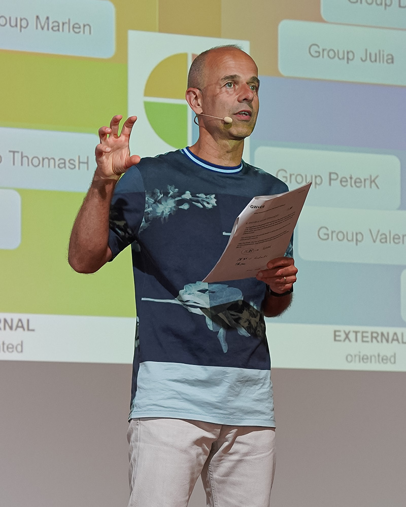 Gilmar presenting
